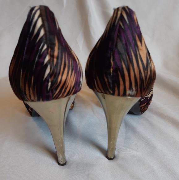 Nine West multi colored fabric heels - Picture 4 of 8